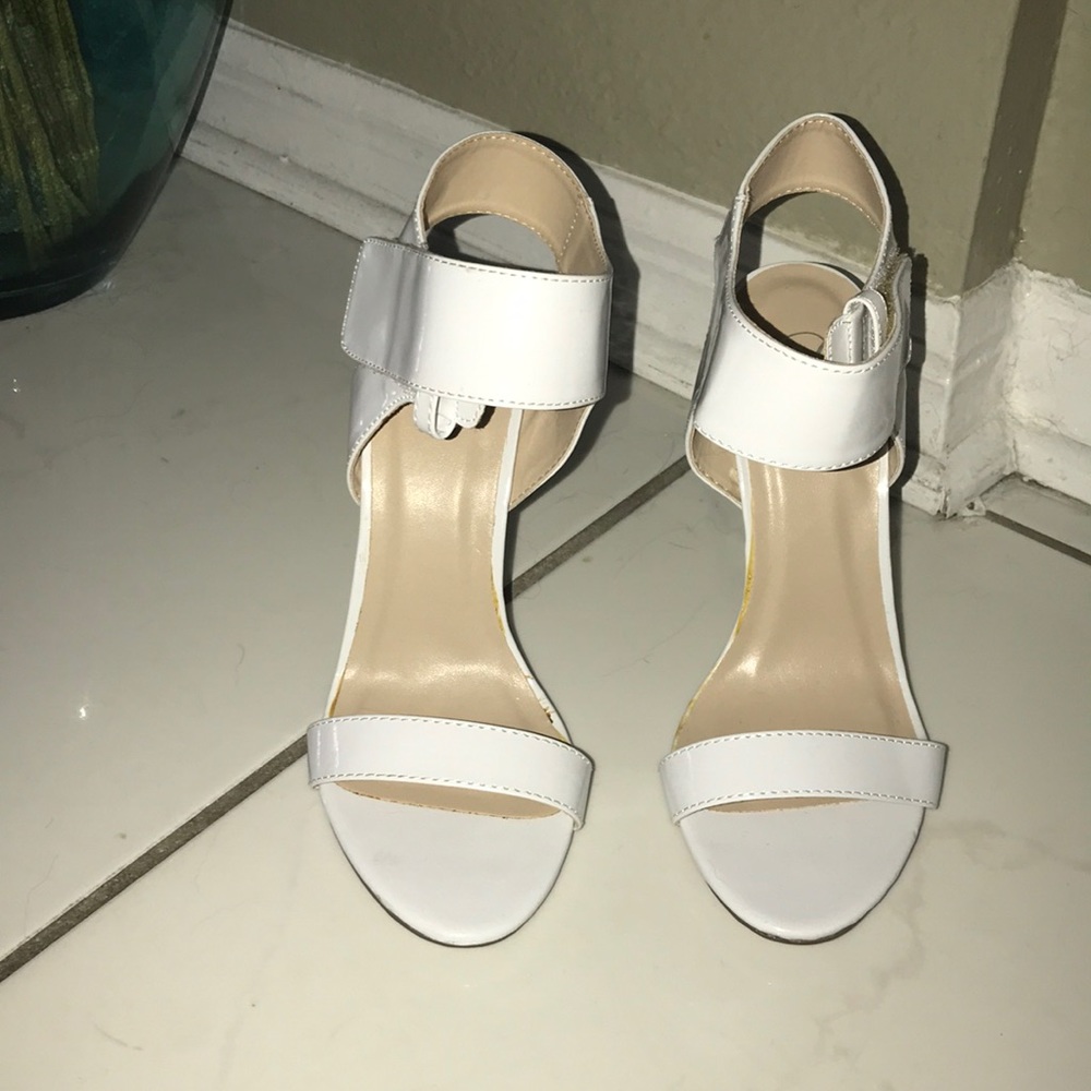 White heel sandal